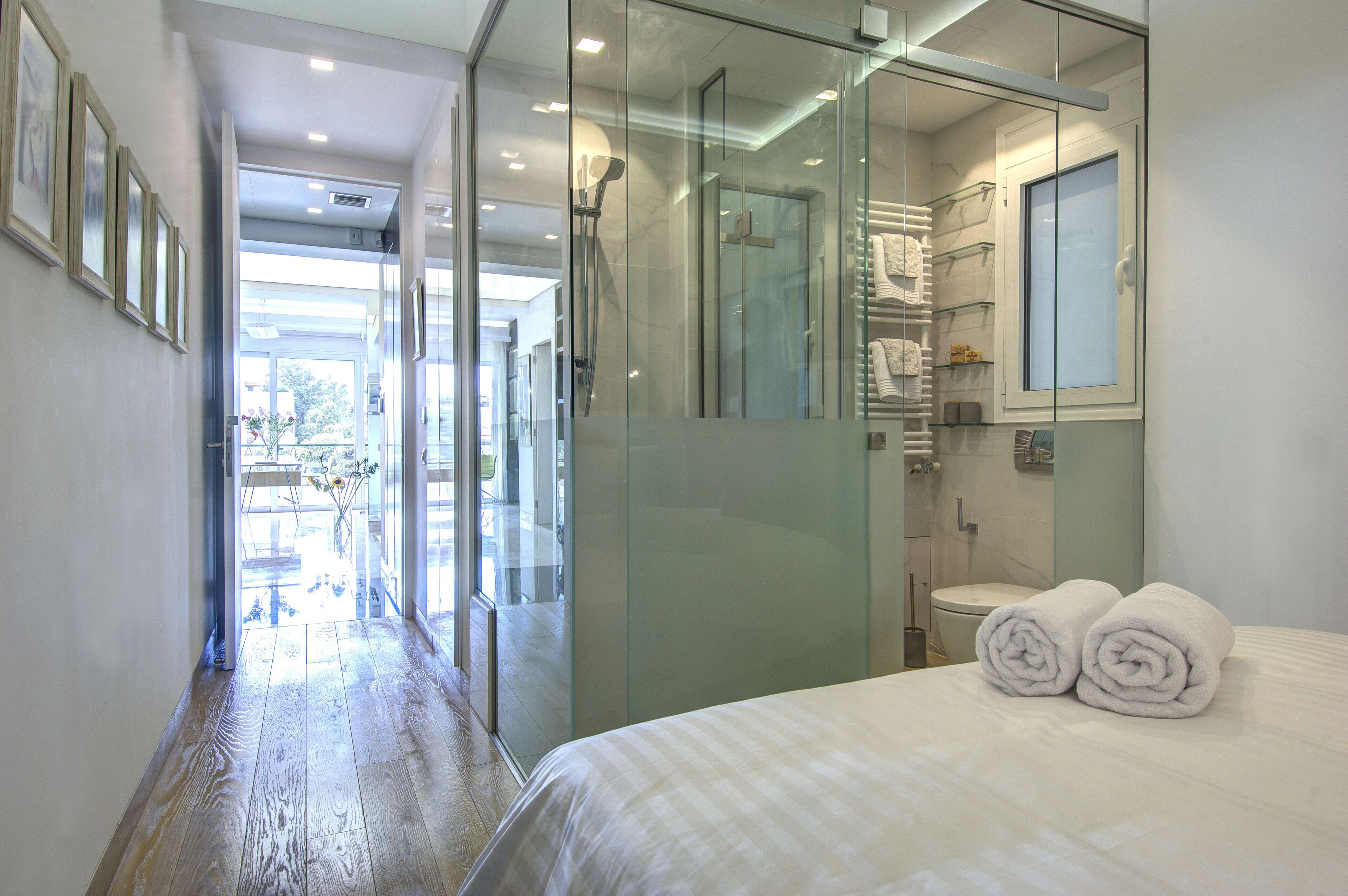 2 Schlafzimmer, Schreibtisch, schallisolierte Zimmer