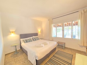 4 Schlafzimmer, Bügeleisen/Bügelbrett, kostenloses WLAN, Bettwäsche