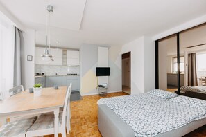 StrykjÀrn/strykbrÀda, gratis wi-fi och sÀngklÀder