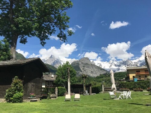 Splendid 2 makuuhuoneen parvi puutarha ja Mt. Blanc-näkymä 