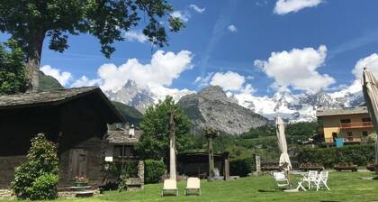 Splendid 2 makuuhuoneen parvi puutarha ja Mt. Blanc-näkymä