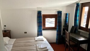3 chambres, bureau, fer et planche à repasser, Wi-Fi gratuit