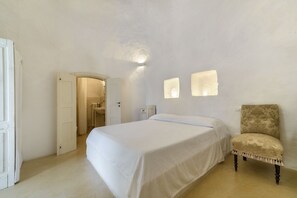 7 bedrooms, iron/ironing board, travel cot, WiFi