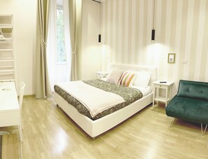 Comfort Triple Room | Hypo-allergenic bedding, down comforters, minibar - Monti49 GuestHouse (Rome)