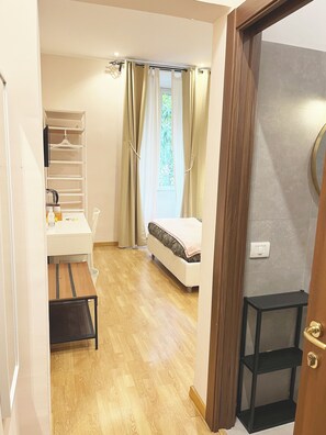 Comfort Triple Room | Hypo-allergenic bedding, down comforters, minibar - Monti49 GuestHouse (Rome)