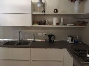 Kühlschrank, Ofen, Herdplatte, Geschirrspüler