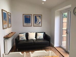 Smart-TV, Kamin, DVD-Player, Bücher