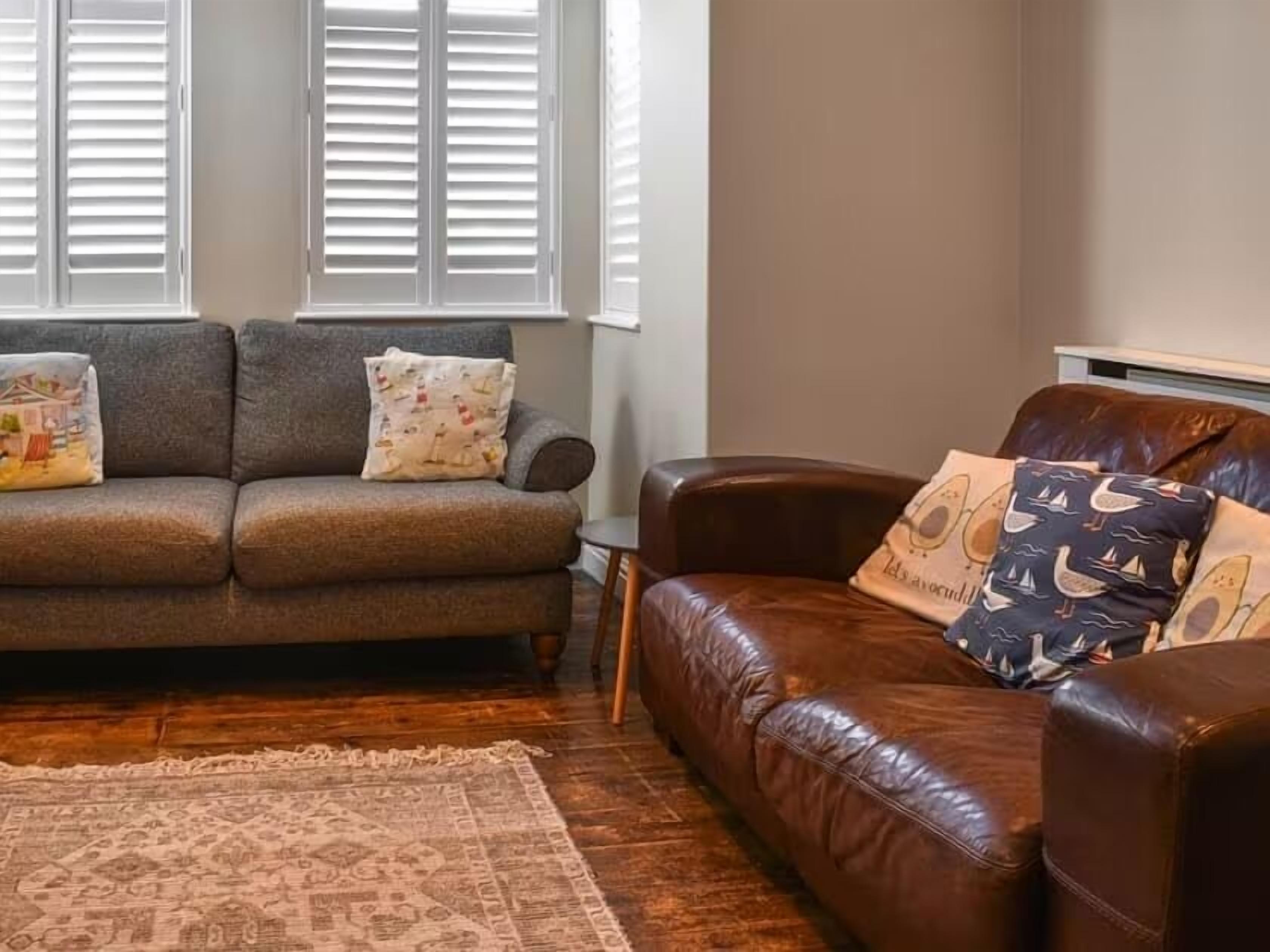 Smart-TV, Kamin, DVD-Player, Bücher