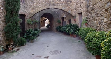 Casa con jardín y terraza, ideal para relajarse, cerca de la Costa Brava