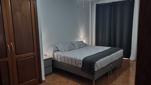 1 sovrum, värdeförvaringsskåp på rummet och strykjärn/strykbräda
