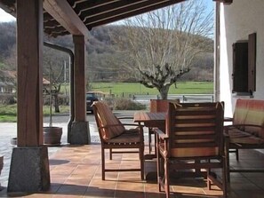 Outdoor dining - Casa Martikonea for 16 people (Basaburua)