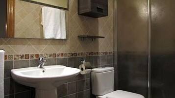 Secador de pelo y toallas