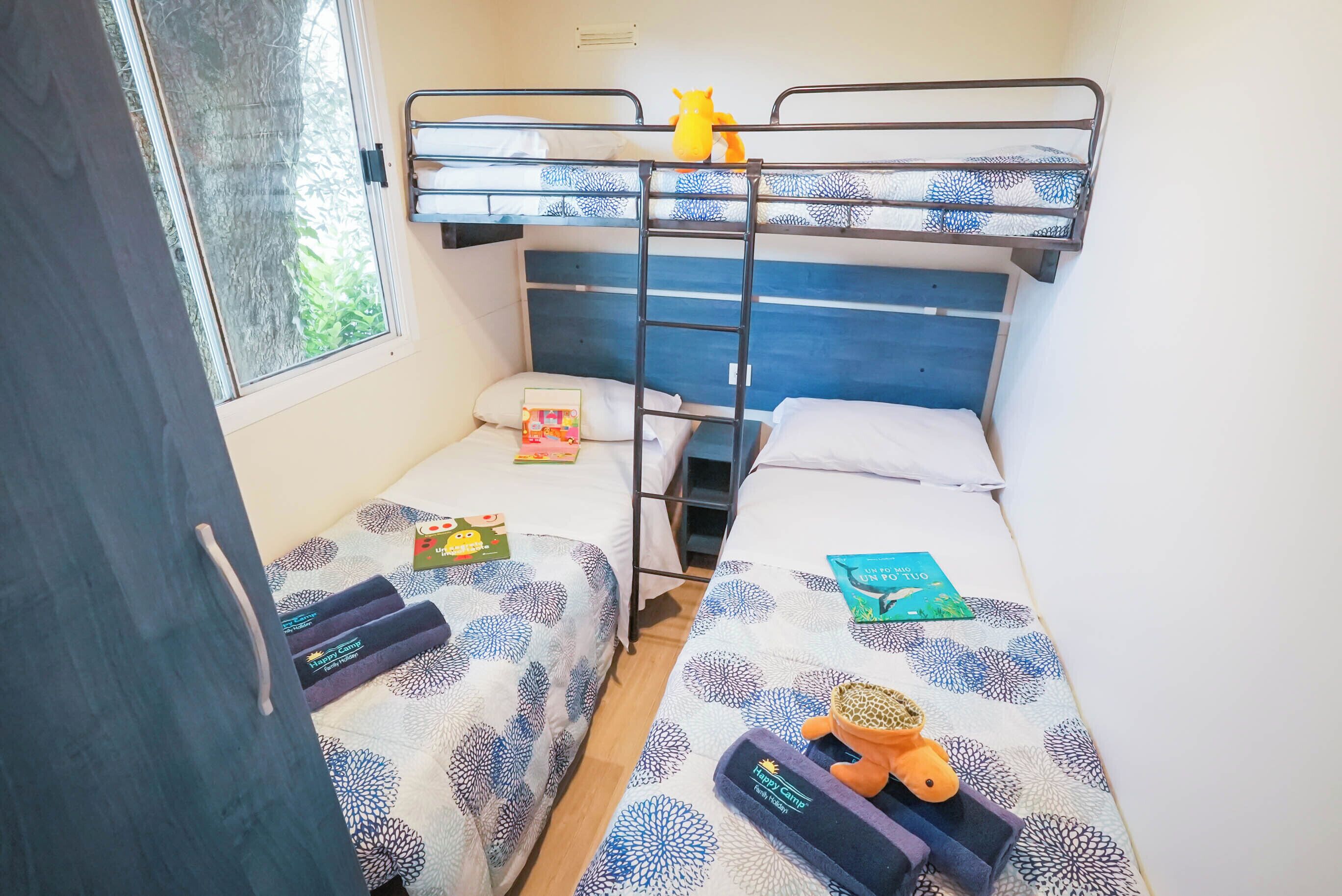 Standard Mobile Home | 2 bedrooms, cots/infant beds