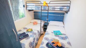 Standard Mobile Home | 2 bedrooms, cots/infant beds