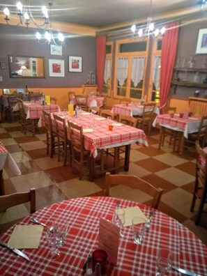 Lunch and dinner served  - Le Soleil d'Or (Vimoutiers)
