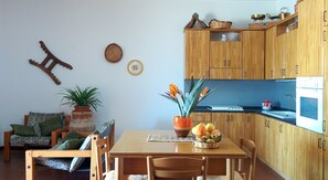 Frigorifero, forno, piano cottura, tostapane