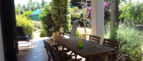 Outdoor dining