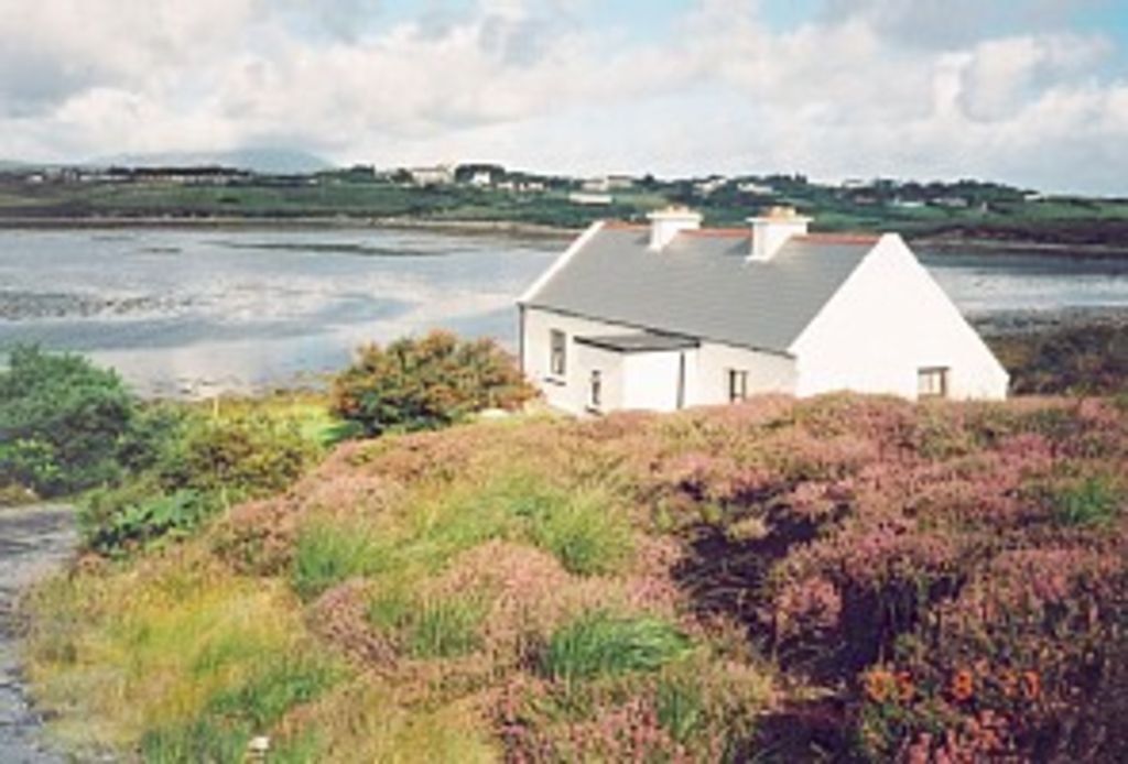 Shore Cottage - an artist's paradise