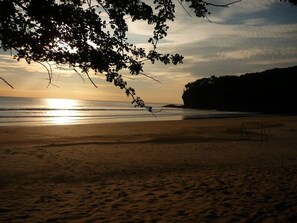 Beach nearby, sun-loungers, beach towels