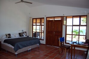 3 bedrooms, desk, free WiFi, bed sheets