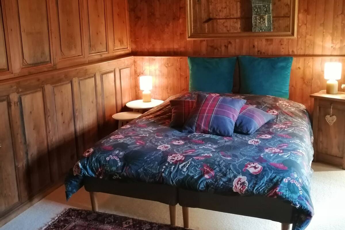 1 bedroom, individually decorated, individually furnished, soundproofing