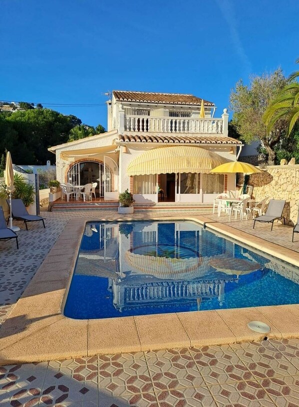 Outdoor pool - Villa Ra - Enchanting Moraira Villa with Secluded Pool and Sea View (Alicante)
