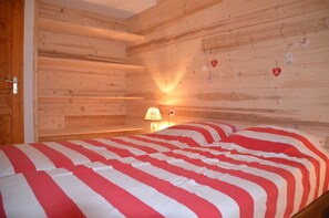 6 bedrooms, travel cot, free WiFi