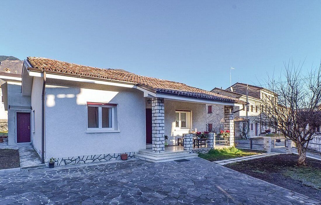 Villa Marsica A: A welcoming independent house immersed in a splendid landscape, in the heart of a wonderful little town, with Free WI-FI.