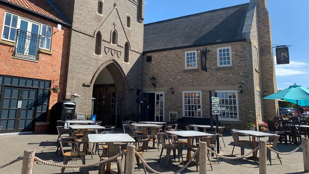 Outdoor dining - Blue Anchor Retreat -  a beach house that sleeps 4 guests  in 2 bedrooms (Filey)