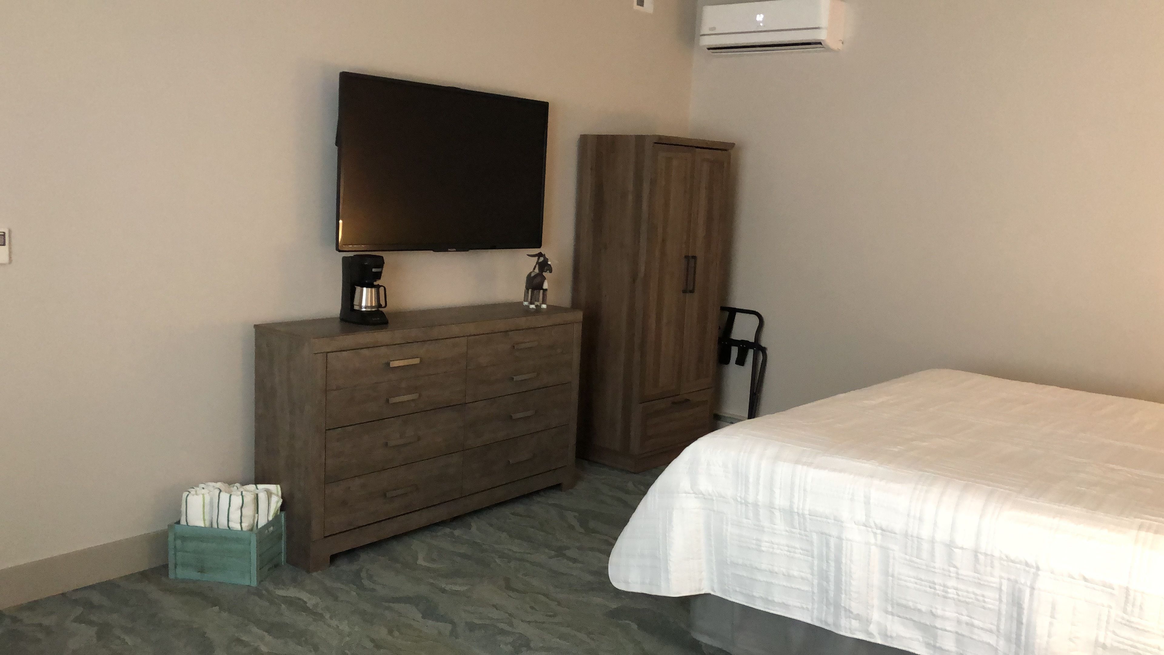 deluxe quadruple room, 1 king bed with sofa bed, non smoking | in-room safe, blackout curtains, iron/ironing board, free wifi