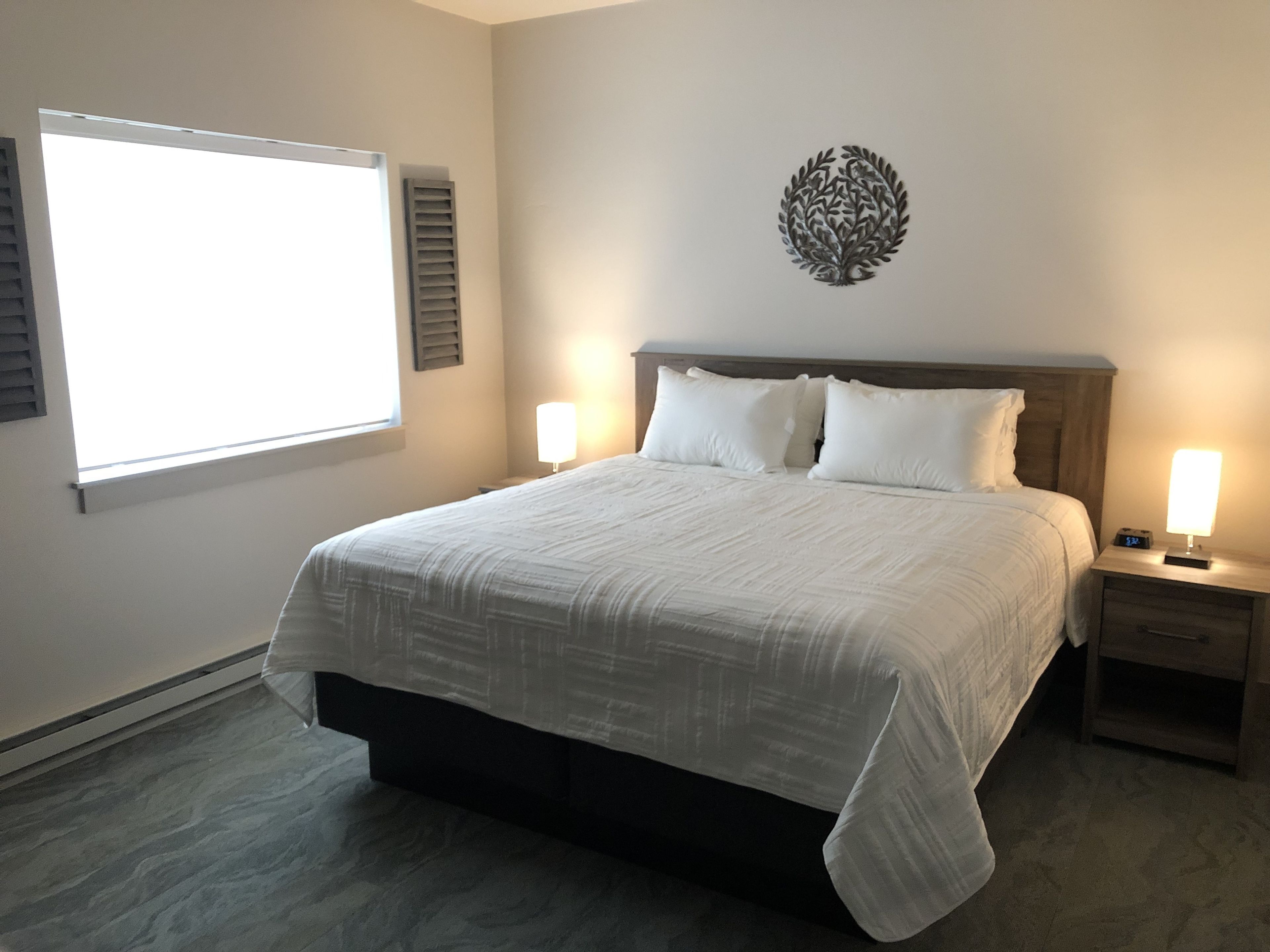 deluxe double room, 1 king bed, non smoking | television