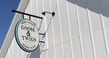 Goose & Twigs