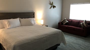 Neljän hengen deluxe-huone, 1 suuri parisänky ja vuodesohva, tupakointi kielletty | Sisätilat