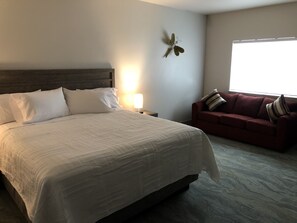 Deluxe Quadruple Room, 1 King Bed with Sofa bed, Non Smoking | Interior - Goose & Twigs (Sister Bay)