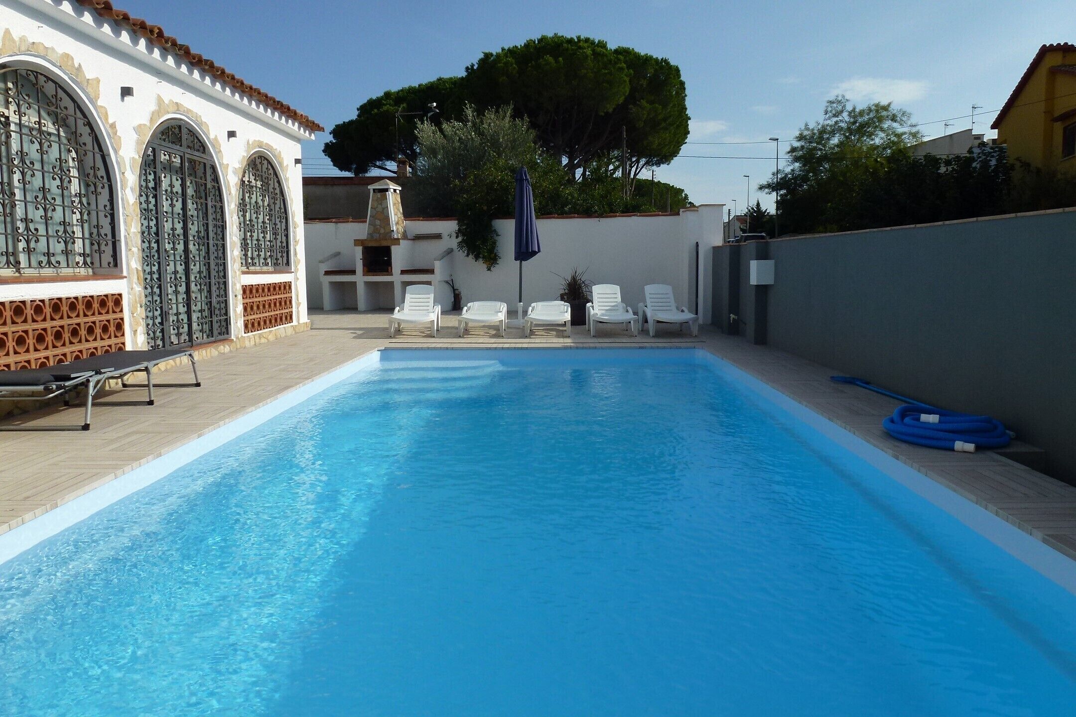 Villa to rent in Spain Escala 10 pers. With large pool  