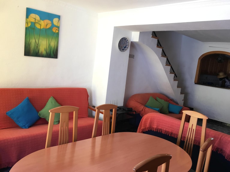 Spacious Townhouse With Roof Terrace And Amazing Views Over Old Town. Sleeps 6. - Miramar