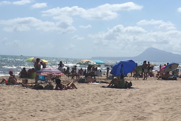 Beach nearby, sun loungers
