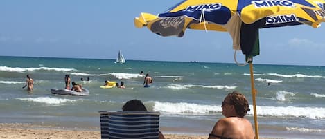 In StrandnĂ€he, LiegestĂŒhle