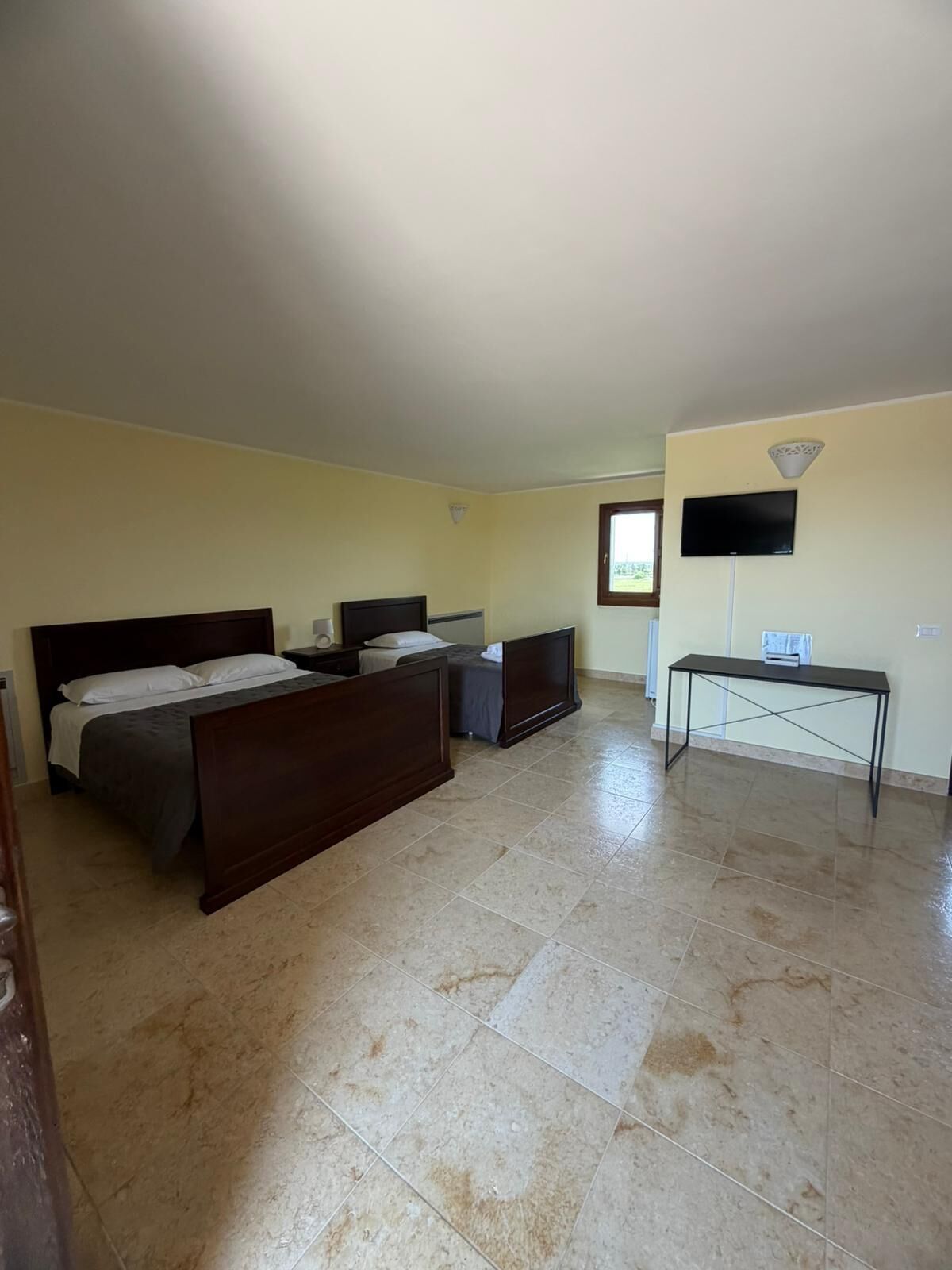 Habitació triple panoràmica | Bany | Dutxa, articles de tocador gratuïts, assecador de cabells i bidet 