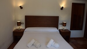 A neatly made bed with two rolled towels, two bedside lamps, and an air conditioning unit on the wall. - CAN LA (Wi-Fi Villa) (Pollensa)