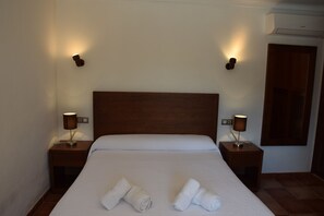 3 chambres, fer et planche à repasser, Wi-Fi, draps fournis