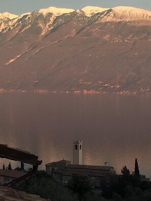 Exterior - Fornico House 9, quiet location and phenomenal lake view from the terrace (Gargnano)
