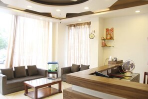 Reception - Hotel RG Inn (Jaipur)