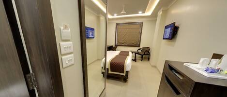 1 bedroom, in-room safe, desk, soundproofing