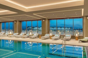 Una piscina techada