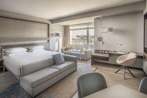 Minibar, in-room safe, desk, blackout drapes - Hyatt Regency Algiers Airport (Algiers)