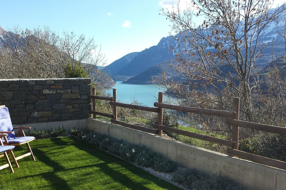 House with garden in the Aragonese Pyrenees