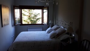 2 habitaciones, tabla de planchar con plancha, wifi y ropa de cama