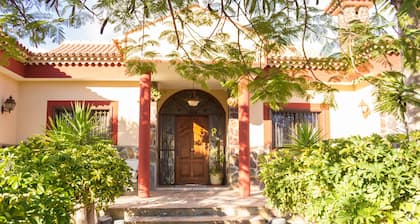 VIVIENDA VACACIONAL FLORATERE. Gran casa con espléndida piscina y solarium.