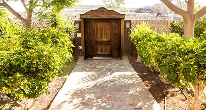 Villa Flora-Tere. Suuri kotiin kuohuviini-allas ja solarium.